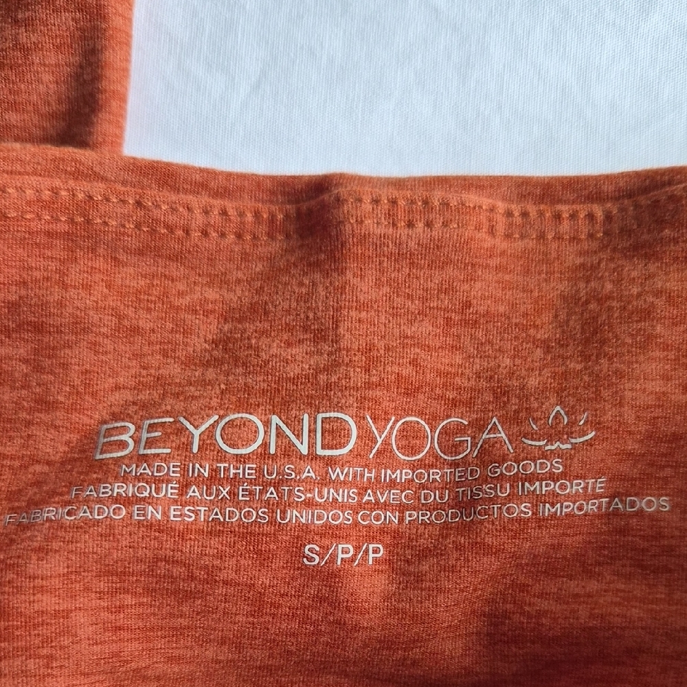 Beyond Yoga Warm Rust Flare Leggings NWT - Picture 3 of 5